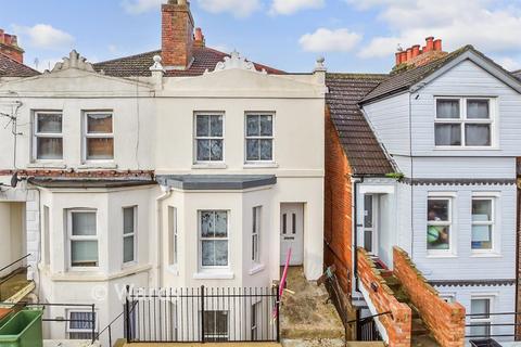 4 bed property, in Broomfield Road, £235,000