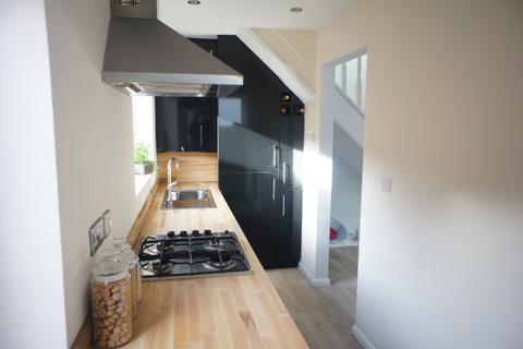 2 bed property, in Westminster Road, £185,000