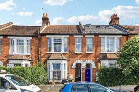 2 bed property, in Cavendish Road, £525,000
