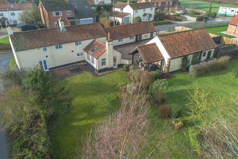 4 bed property, in London Street, £500,000