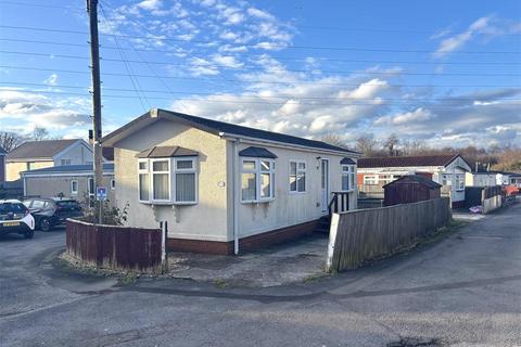 2 bed property, in Oakland Park, £50,000
