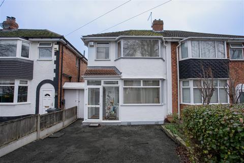 2 bed property, in Cranes Park Road, £200,000
