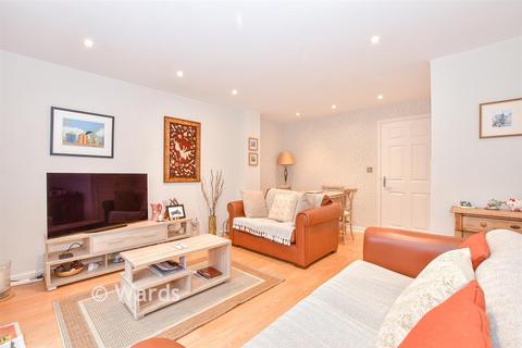 3 bed property, in Brampton Field, £350,000