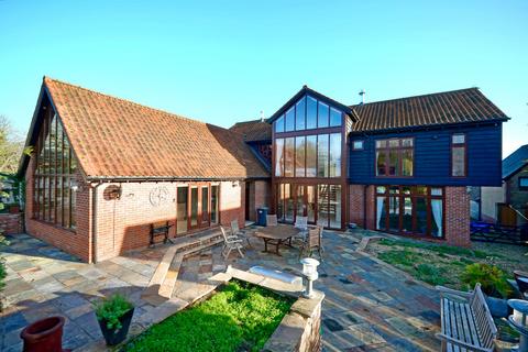5 bed property, in Illings Lane, £1,250,000