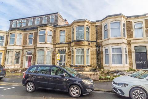5 bed property, in Bright Street, £124,995