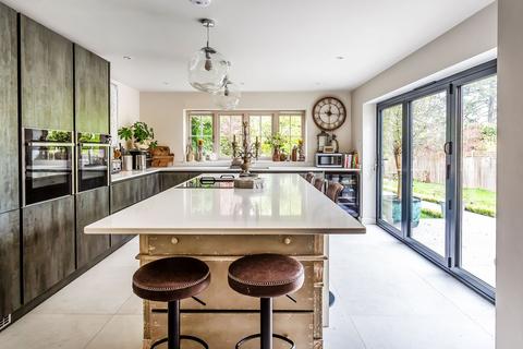 3 bed property, in Stonewall Park Road, £1,200,000