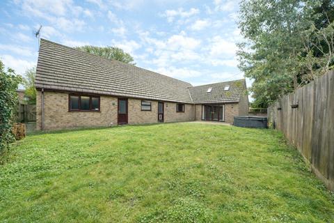 5 bed property, in Queensway, £475,000