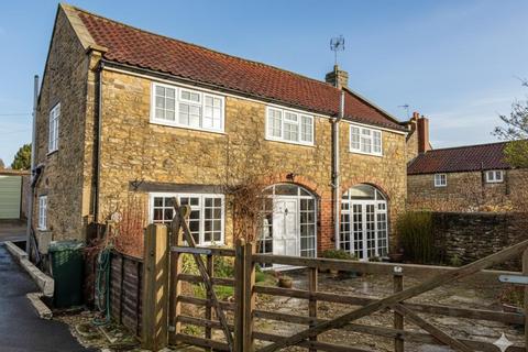 4 bed property, in The Orchards, £300,000