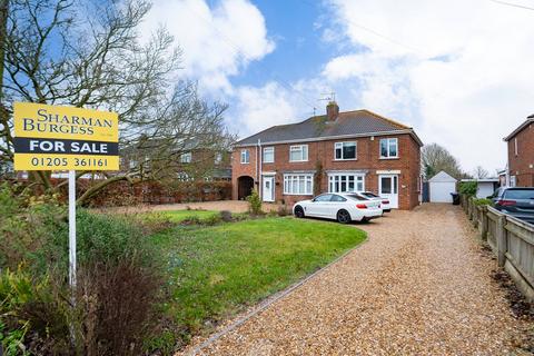 3 bed property, in Willoughby Road, £215,000