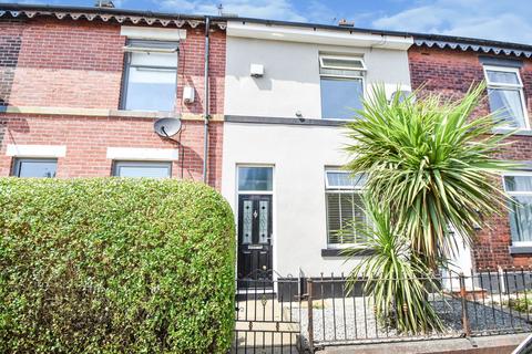 2 bed property, in Dumers Lane, £190,000