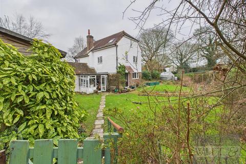 4 bed property, in The Stream, £500,000