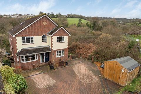 6 bed property, in Gilbert Avenue, £575,000