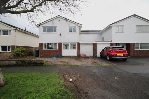 4 bed property, in Carlines Avenue, £235,000