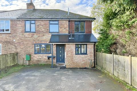 4 bed property, in Beacon Hill, £450,000