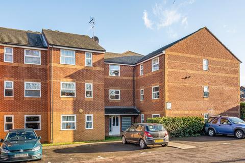 2 bed property, in Molyneux Drive, £390,000