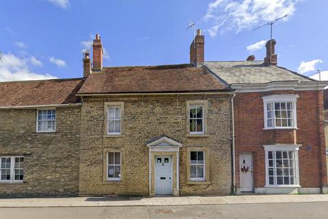 4 bed property, in Pretty period property in a central location , £350,000