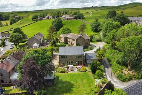 3 bed property, in Tunstead, £575,000
