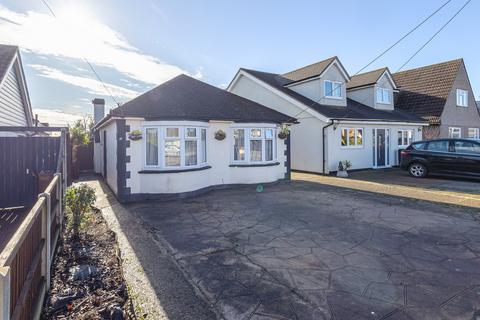 2 bed property, in Clifton Avenue, £400,000