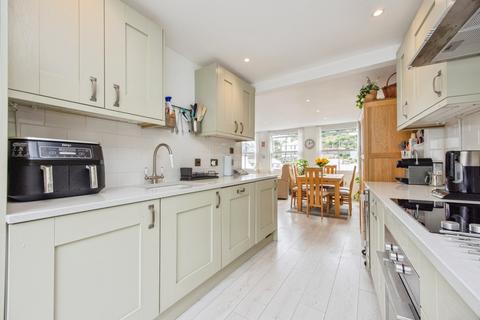 3 bed property, in Princes Square, £419,950