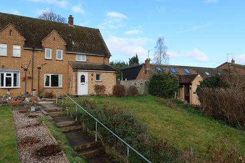 2 bed property, in Round Close Road, £335,000