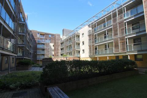 3 bed property, in Fleet Street, £400,000