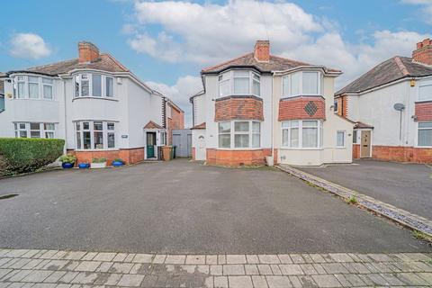 4 bed property, in Marshall Lake Road, £325,000