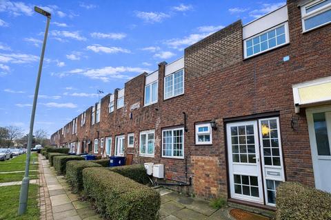 3 bed property, in Field Mead, £465,000