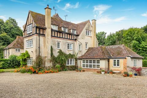 6 bed property, in Nuffield, £1,365,000