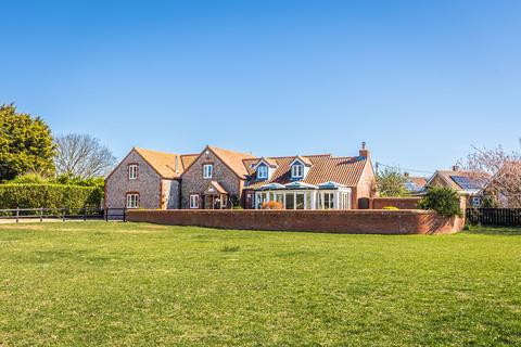 4 bed property, in Superb Brick and Flint Home in Trimingham, £825,000
