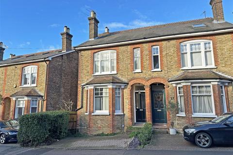 3 bed property, in Lynwood Road, £600,000