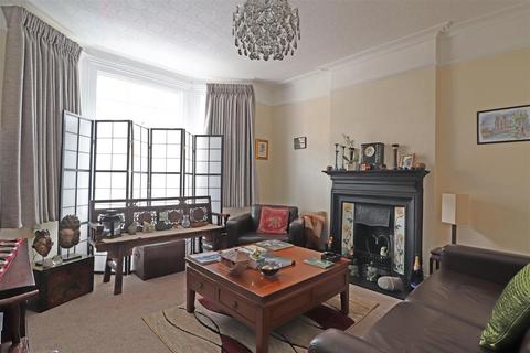 3 bed property, in Lynwood Road, £600,000
