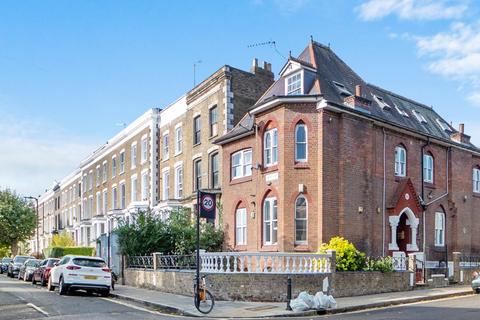 7 bed property, in Clissold Crescent, £2,300,000