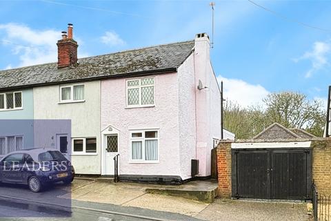 2 bed property, in Colchester Road, £210,000