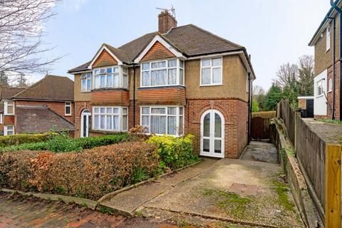 3 bed property, in Ravenswood Avenue, £650,000