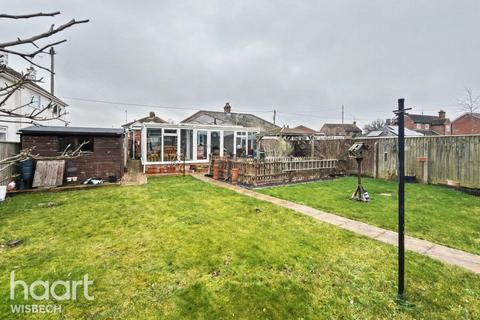 3 bed property, in Hollycroft Road, £230,000