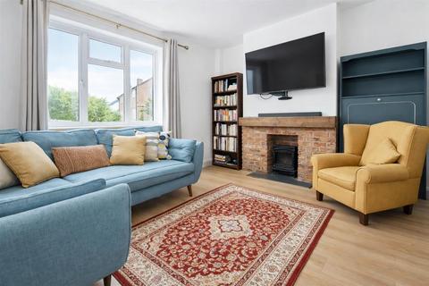 4 bed property, in Delius Close, £550,000