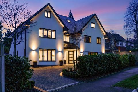 5 bed property, in The Avenue, £1,695,000