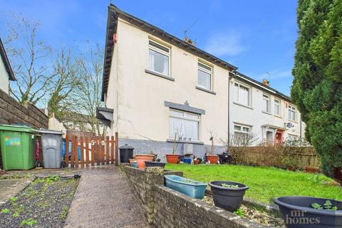 3 bed property, in Cowbridge Road West, £190,000