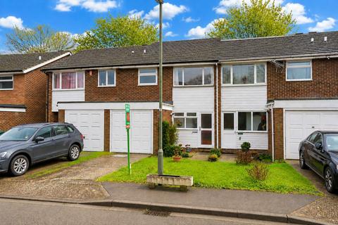 4 bed property, in Murdoch Close, £480,000