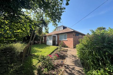 2 bed property, in Bridport, £270,000