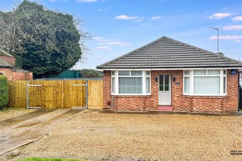 3 bed property, in High Road, £265,000