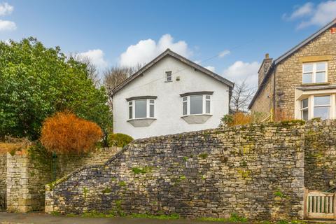 2 bed property, in 6 Horncop Lane, £185,000