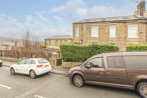 4 bed property, in Brook Street, £99,000