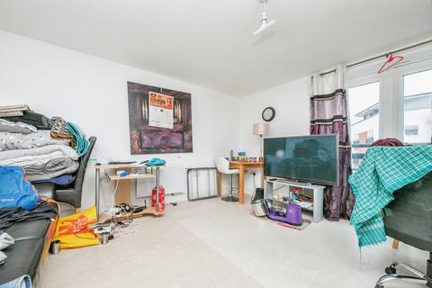 2 bed property, in Pownall Road, £140,000