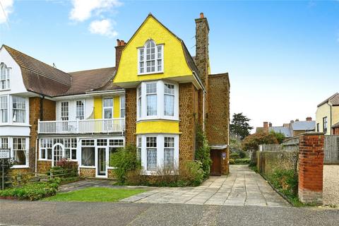 5 bed property, in Boston Square, £750,000
