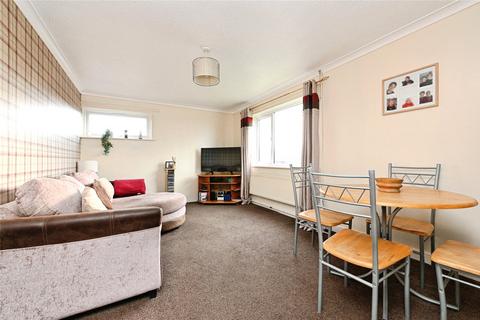 1 bed property, in Elizabeth Close, £100,000