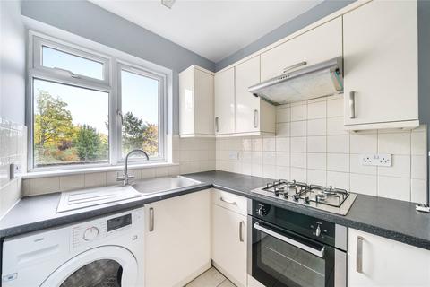 2 bed property, in High Street, £180,000