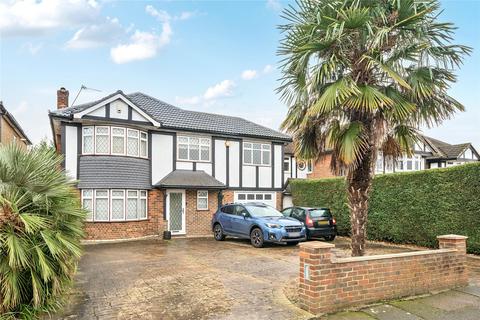 5 bed property, in Stone Park Avenue, £1,200,000