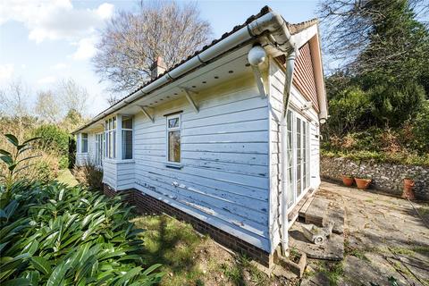 4 bed property, in Sutherland Avenue, £600,000