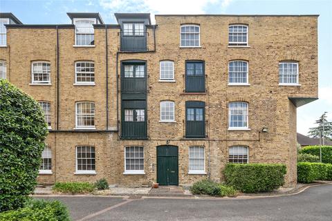1 bed property, in Park Road, £280,000